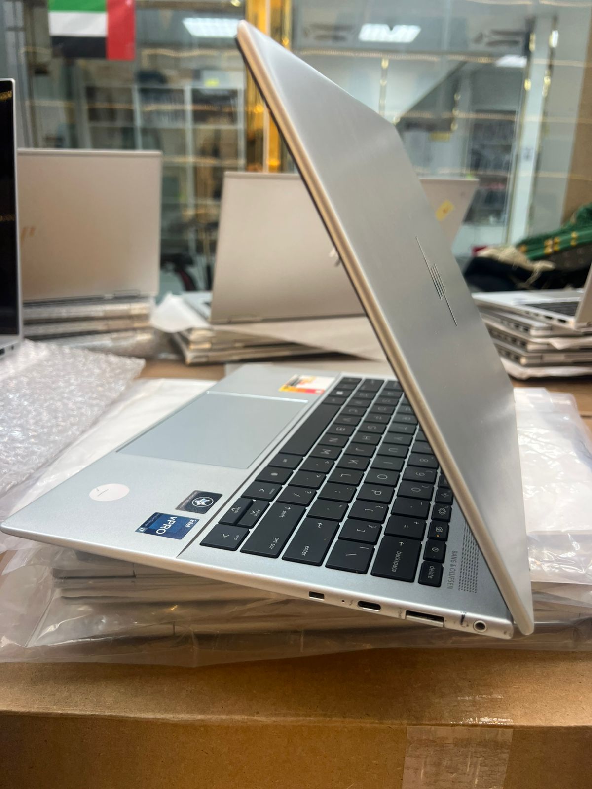 HP Elite Dragonfly G3 | Intel Core i7 12th Gen | 32GB RAM | 512GB SSD | Touchscreen Premium Laptop - Image 3